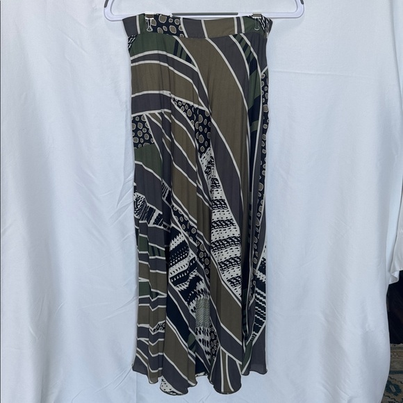 Zara Pleated Skirt - Small - Picture 4 of 5